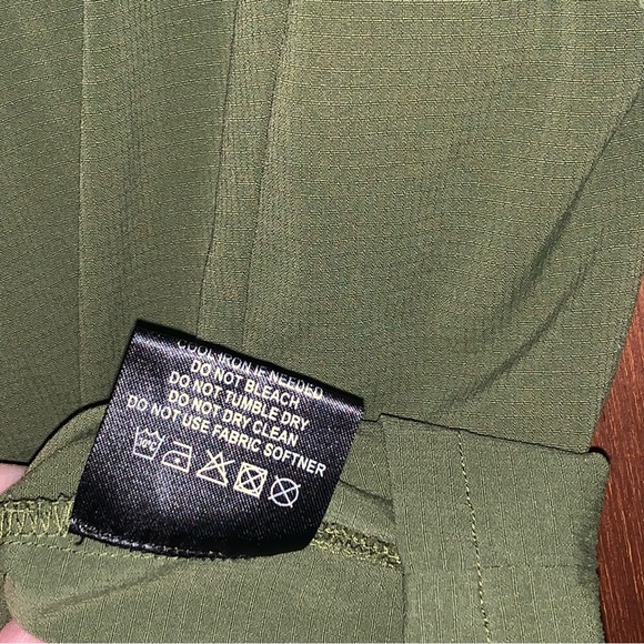 Women’s M SHERPA ADVENTURE GEAR Olive Green Long Sleeve Tab Up Button Shirt EXC - Picture 7 of 16